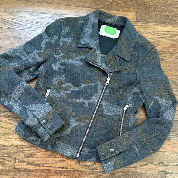 by Anthropologie camo jacket - Picture 1 of 4